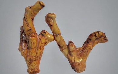 A PAIR OF LATE 19TH/EARLY 20TH CHINESE CORAL CARVINGS Carved...