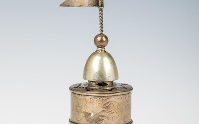 A SILVER SPICE CONTAINER. Late 19th/Early 20th century.