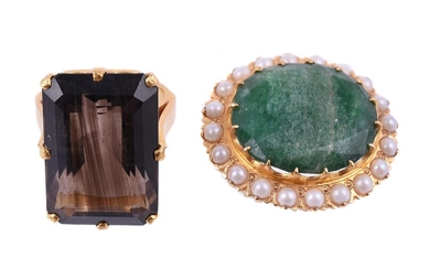 A SMOKEY QUARTZ DRESS RING AND A GREEN STONE AND CULTURED PEARL CLUSTER BROOCH/PENDANT