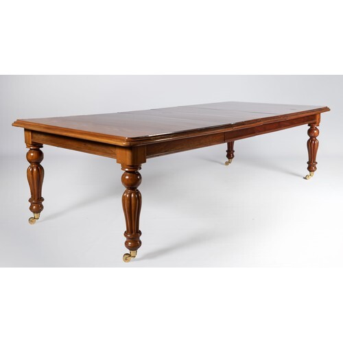 A VICTORIAN STYLE MAHOGANY EXTENDING DINING TABLE