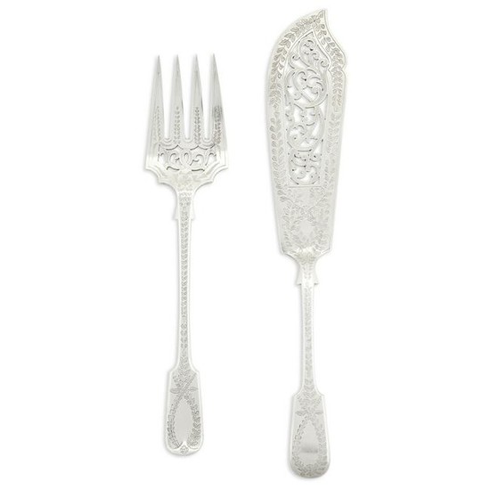 A Victorian sterling silver two-piece fish server