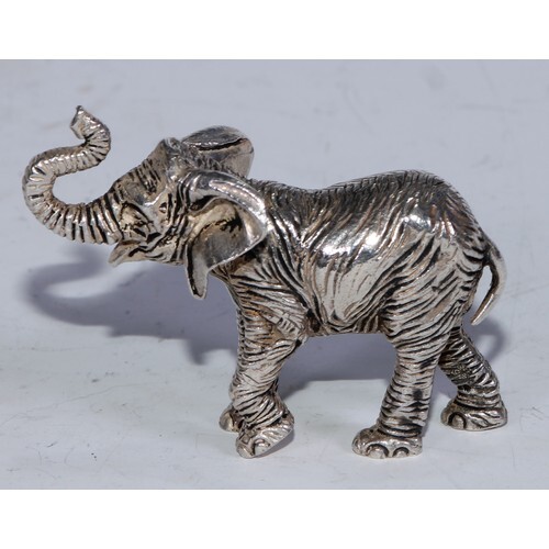 A cast silver novelty model of an African elephant, 6cm long
