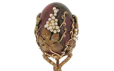 A gold-mounted hardstone egg, c1960, the rhodonite body...