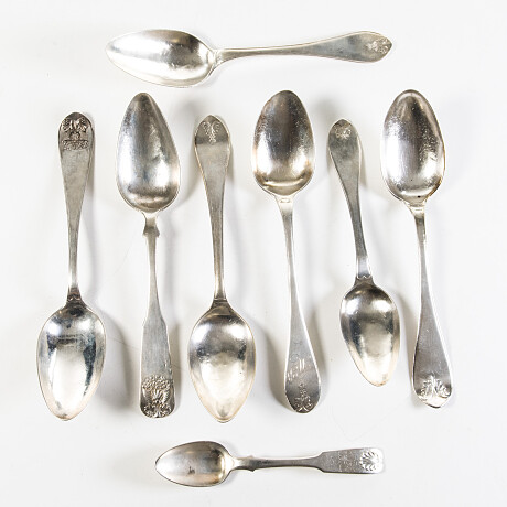 A set of silver spoons Ett parti silverskedar