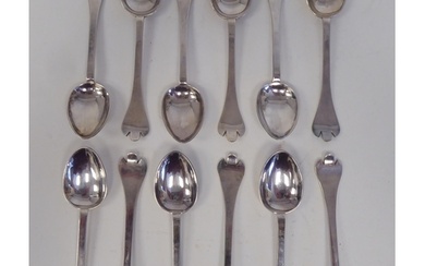 A set of twelve late Victorian silver rattail pattern coffee...