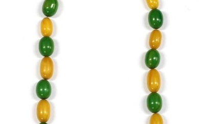 A single row slightly graduated oval yellow and green Bakelite bead necklace