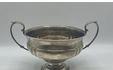 A sterling silver bowl with loop handles. Birmingham 1929. 1...
