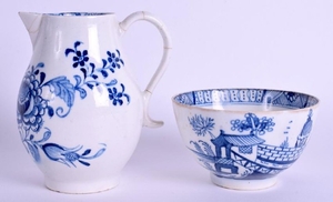 AN 18TH CENTURY LIVERPOOL BLUE AND WHITE SPARROWBEAK