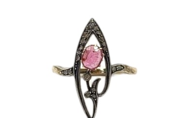 AN EARLY 20TH CENTURY 14CT GOLD, RUBY AND DIAMOND RING Set w...