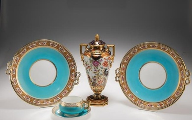 AN EARLY 20TH CENTURY COPELAND'S CHAIN PEDESTAL VASE AND COVER, AND OTHER PORCELAIN