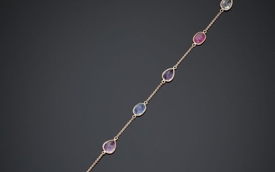 BRACELET chaînette en or rose (375‰) 9 carats, serti de pierres précieuses multicolores alternées, de...