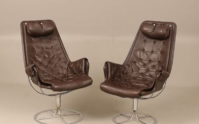 BRUNO MATHSSON. Armchairs, a pair, “Jetson”, brown leather, Dux.