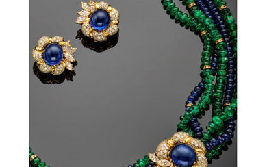 Bi-coloured gold jewelry set comprising a cm 43 circa multi-strand sapphire and emerald bead necklace with oval cabochon sapphire and...