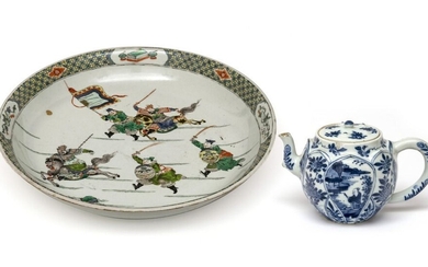 Bol - Chine, Qing, 18e s. Porcelaine. Décor coloré en émail dans le style de...