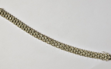 Bracelet ruban en or gris 18K (750/oo) composé... - Lot 70 - Conan Belleville Hôtel d'Ainay