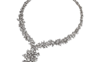 CLUSTER DIAMOND NECKLACE IN 18KT WHITE GOLD