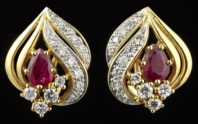 Carl Bücherer, boucles d'oreilles ajourées serties chacune d'un rubis taille marquise