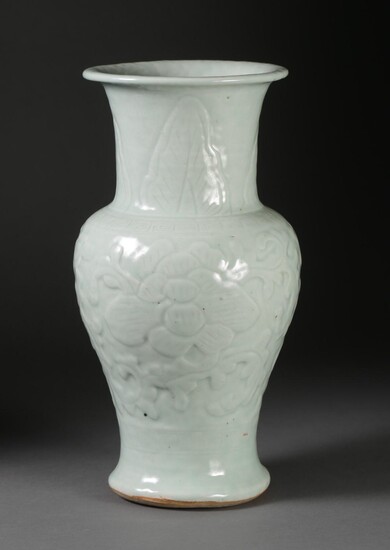 Chinese Celadon Glazed Yenyen Vase, 18th Century A8WA A8WAC