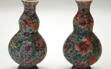 Cina, coppia di vasetti in porcellana con decoro