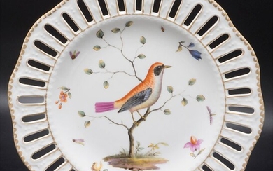 Durchbruchteller mit Vogelmalerei / A reticulated plate with bird painting, Meissen, wohl Mitte 18. Jh....