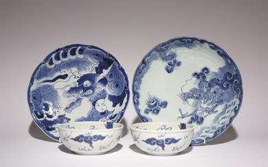 FOUR BLUE AND WHITE ITEMS WITH DRAGONS