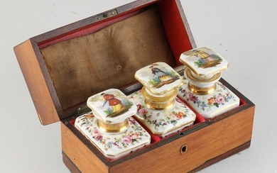 French tea box with bottles