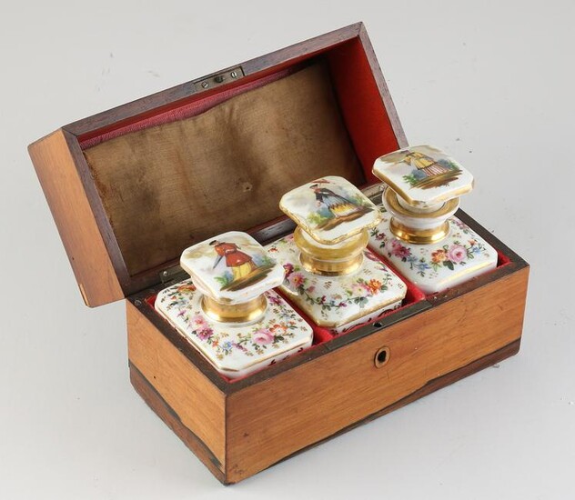 French tea box with bottles