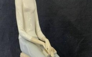 Glazed Ceramic LlADRO Female Figural