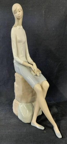 Glazed Ceramic LlADRO Female Figural