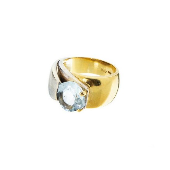Gold ring with aquamarine stone