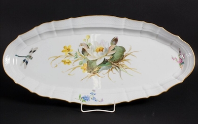 Große Jugendstil Platte mit 'Seerose und Libelle' / An Art Nouveau serving plate, Meissen, um...