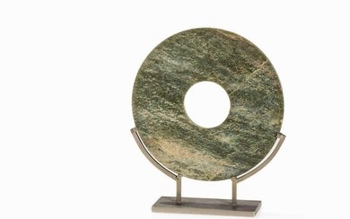Jade BI disc in Archaistic style, Qing Dynasty | Jade BI Scheibe im Archaistischen Stil, Qing-Dynastie