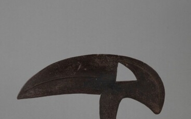 KOTA, FANG Gabon29 x 29 cmCouteau rituel. Lame en fer forgé, manche enveloppé d'une plaque...