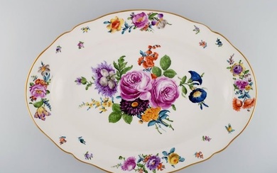 KPM, Berlin. Large antique dish in hand-painted porcelain with floral motifs and gold edge. 19th