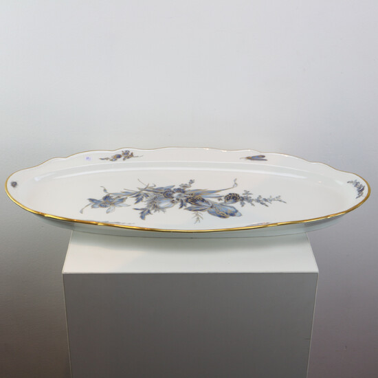 LARGE MEISSEN PLATE FOR SMALL TERRINES BLUE FLOWER WITH INSECTS AND GOLDEN EDGE 19. JH. / 1. CHOICE.