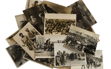 La Grande Guerre Nationale - 1941 - 1945. Lot comprenant 25 photographies, tirages argentiques, 18...