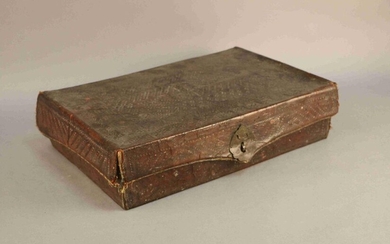 Large rectangular leather BOX embossed with geometric patterns. Hasp closure. Probably Spain, 17th century. (Accidents) Height: 11 cm Width: 50 cm Depth: 33 cm