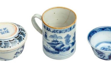 Lot of 3 Chinese small cups.