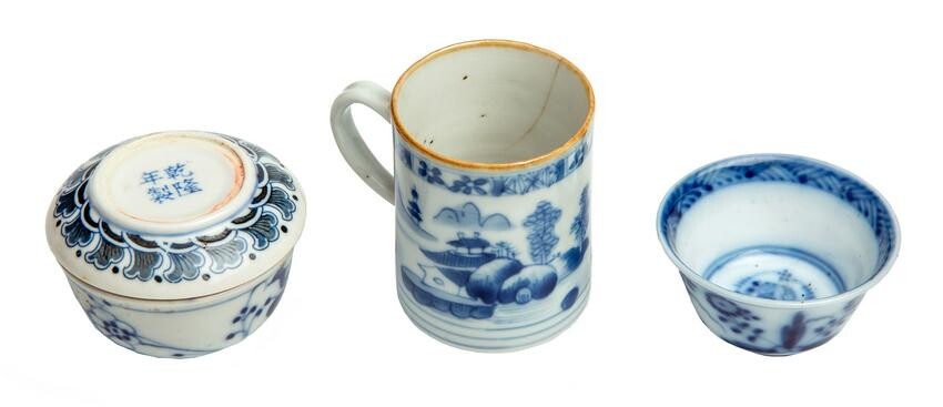 Lot of 3 Chinese small cups.