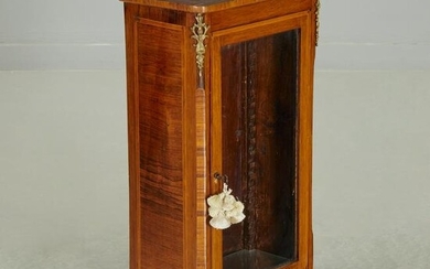 Louis XV/XVI Transitional petit vitrine cabinet