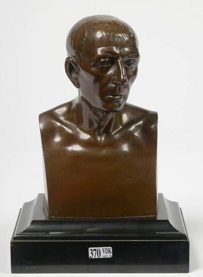 "Male bust" in bronze with a brown patina. Bearing the mark of the foundryman F. Barbedienne and the mechanical reduction stamp A. Patented collas. French work. Period: 19th century. Resting on a black marble base. H.(out of the base):21,5cm.