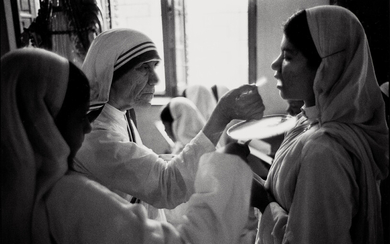 Mary Ellen Mark (1941-2015) Mother Teresa Giving Communion in the Mother House, Calcutta