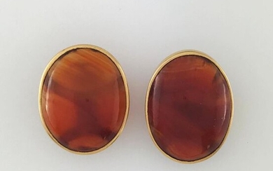 Pair of 750°/°° gold ear clips with carnelian cabochon, Gross weight: 18,9g