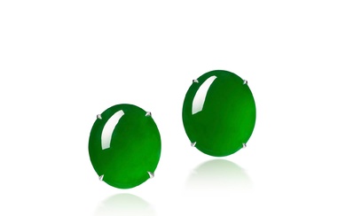 Pair of 'Imperial Green' Jadeite Earrings | 天然「帝王綠」翡翠耳環一對