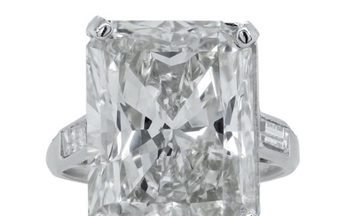 Platinum Fashion Ring with Radiant Diamonds