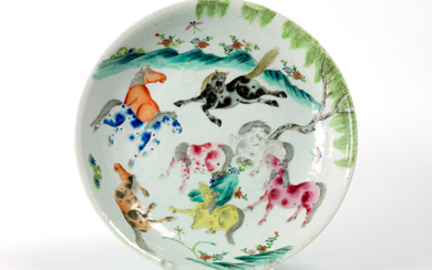 Porcelain dish. 19th century China. A polychrome decoration...