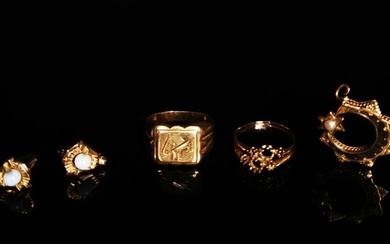 Réunion de bijoux en or comprenant une chevalière,... - Lot 70 - Métayer-Mermoz Maison de Ventes aux Enchères Nevers