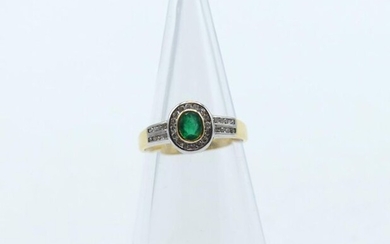 Ring in 18 ct yellow and white gold set with 32 diamonds size 8/8 +/- 0.32 ct and 1 emerald - 3 g (Size: 52)