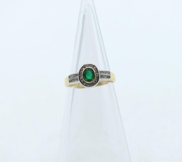 Ring in 18 ct yellow and white gold set with 32 diamonds size 8/8 +/- 0.32 ct and 1 emerald - 3 g (Size: 52)