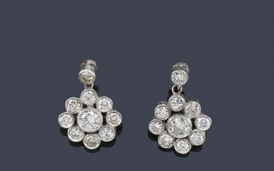 Rosette earrings with diamonds of approx. 1.76 ct in